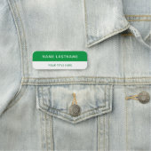 Basic Modern Bright Green White Title Pin Magnetic Namensschild (Beispiel)