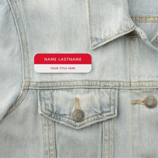 Basic Modern Bright Red White Title Pin Magnetic Namensschild (Beispiel)