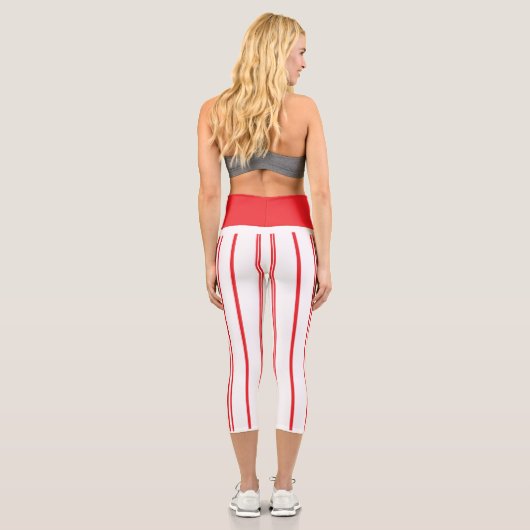 "Basic Red and White Strip" Hochgeschlagene Capris (Rückseite)