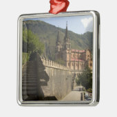 Basilica de Covadonga, Nordwestspanien. Silbernes Ornament (Links)