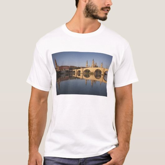 Basilica de Nuestra Senora de Pilar T-Shirt (Vorderseite)