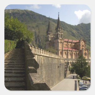 Basilika de Covadonga, nordwestliches Spanien. Quadratischer Aufkleber
