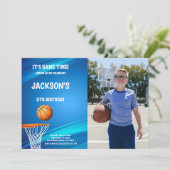 Basket Blue Back Basketball Einladungen mit Foto (Stehend Vorderseite)