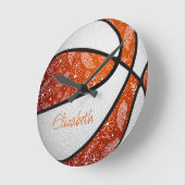 Basketball-Basketball mit orangefarbenem Federball Runde Wanduhr (Winkel)