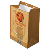Basketball Birthday Mittlere Geschenktüte (Vorderseite Schrägansicht)