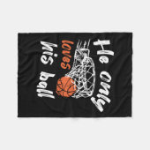 Basketball Er Liebe nur seinen Ball Fleecedecke (Vorderseite (Horizontal))