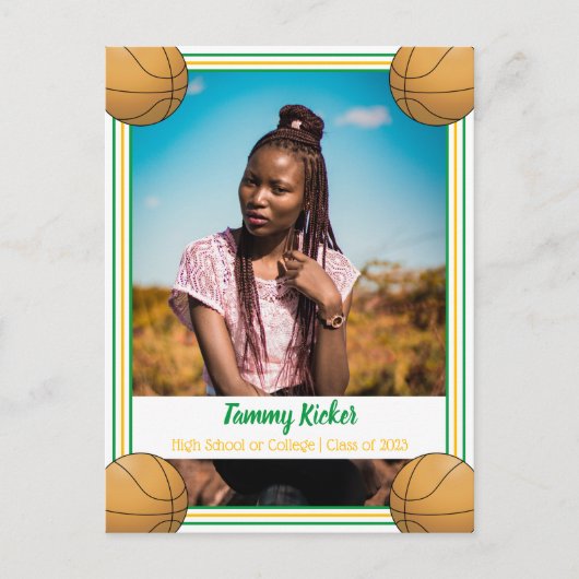 Basketball Green & Gold Abschluss Ankündigungspostkarte (Vorderseite)