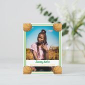 Basketball Green & Gold Abschluss Ankündigungspostkarte (Stehend Vorderseite)