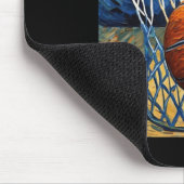 Basketball im Flug, der das Netz verschlingt Mousepad (Ecke)