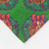 Basketball im Weihnachtskranz Fleecedecke (Ecke)