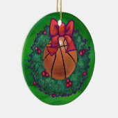 Basketball im Weihnachtskranz Keramik Ornament (Rechts)