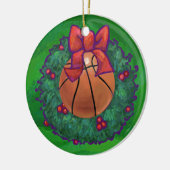 Basketball im Weihnachtskranz Keramik Ornament (Links)
