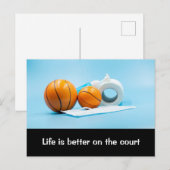 Basketball Life ist besser auf dem Platz Postkarte (Vorne/Hinten)
