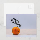 Basketball mit Happy Birthday auf weißem Hintergru Postkarte (Vorne/Hinten)