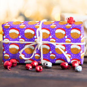 Basketball mit Santas Hut und lila Schneeflocken Geschenkpapier