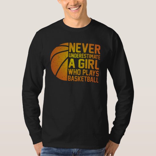Basketball Never Underestimate A Girl Who Plays Ba T-Shirt (Vorderseite)