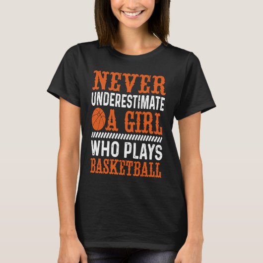 Basketball Never Underestimate A Girl Who Plays Ba T-Shirt (Vorderseite)