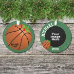 Basketball Personalisiertes Foto Weihnachten Ornament<br><div class="desc">Feiern Sie zu Weihnachten Ihren Lieblingsbasketballspieler mit diesem niedlichen Foto-Ornament. Einfach mit Namen oder Jahr zu personalisieren. Fügen Sie Ihr eigenes Foto hinzu,  um es zu einem gleichmäßigen Sake zu machen.</div>