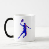 Basketball Player Slam Dunk, Rot und Blau Design Verwandlungstasse (Links)