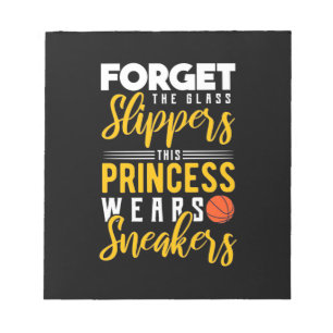 Basketball Princess trägt Sneakers Notizblock