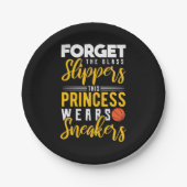 Basketball Princess trägt Sneakers Pappteller (Vorderseite)