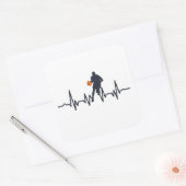 Basketball-Spieler treibende Herzschläge Quadratischer Aufkleber (Umschlag)