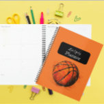 Basketball-Sportkids Planer<br><div class="desc">Mit dem "Artistic Basketball Sports Kids' Planner", dem perfekten Organisationsinstrument für junge Basketballfans und angehende Sportler, wird das Programm vorgestellt. Dieser bezaubernde Planer verfügt über einen künstlerisch gezeichnet Basketball mit einem lebendigen orangefarbenen Hintergrund. Die dynamische und detaillierte Abbildung schafft ein dynamisches und inspirierend Cover, das die Leidenschaft Ihres Kindes für...</div>