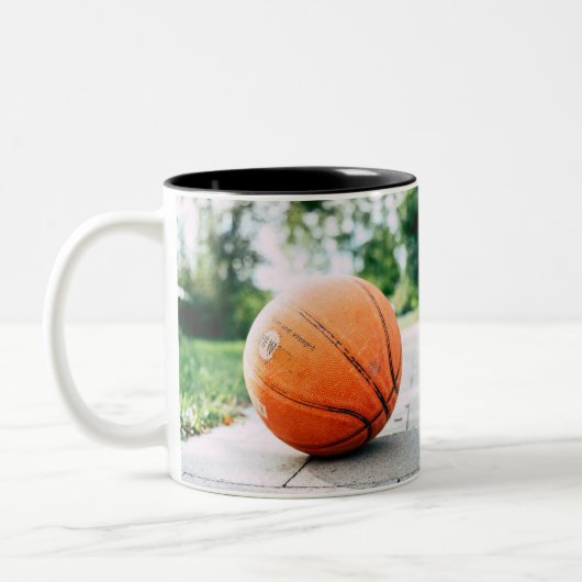 Basketballgeschenk Zweifarbige Tasse (Links)