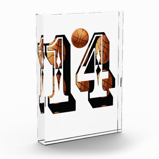 Basketballnummer 14 aus Basketballkörben, Fotoblock (Links)
