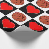 Basketballs & Herz Schwarz-Weiß-Schachbrett-Muster Geschenkpapier (Ecke)