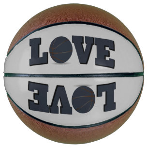 Basketballspiel mit blauer Liebe Basketball