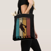Basketballspieler, der im Vintagen Retro-Stil trei Tasche (Von Nahem)