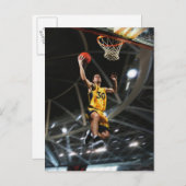 Basketballspieler, der in die Luft springt Postkarte (Vorne/Hinten)