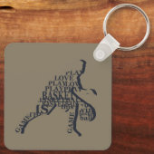 Basketballspieler, der mit Volltext treibt Schlüsselanhänger (Rückseite)