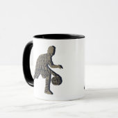 Basketballspieler, der mit Volltext treibt Tasse (Vorderseite Links)