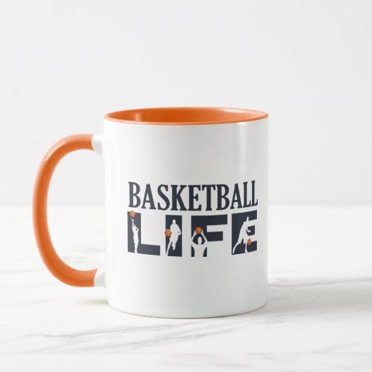 Basketballspieler, die mit orangefarbenem Ball tre Tasse (Links)