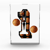 Basketballspieler Nummer eins mit Basketball, Fotoblock (Vorderseite)