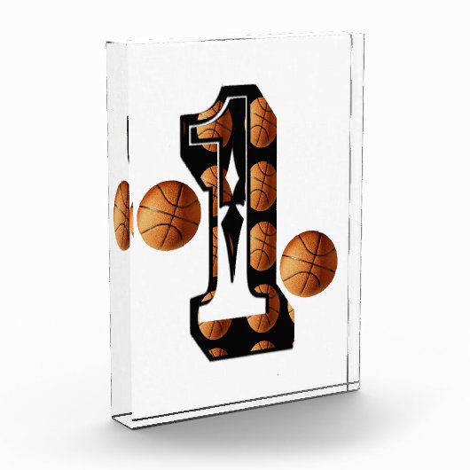 Basketballspieler Nummer eins mit Basketball, Fotoblock (Links)