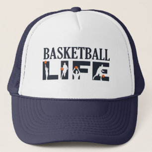 Basketballspielerin, die mit orangefarbenem Ball t Truckerkappe