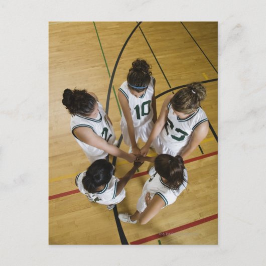 Basketballweibchen mit Gruppenhandschlag, Postkarte (Vorderseite)