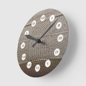 Basketweave Patchwork Strick von Shirley Taylor Runde Wanduhr (Winkel)