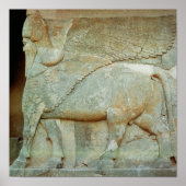 Basrelief eines anthropomorphischen Stiers Poster (Vorne)