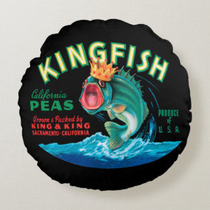 Bass-Fische, die eine Krone auf einem schwarzen Rundes Kissen