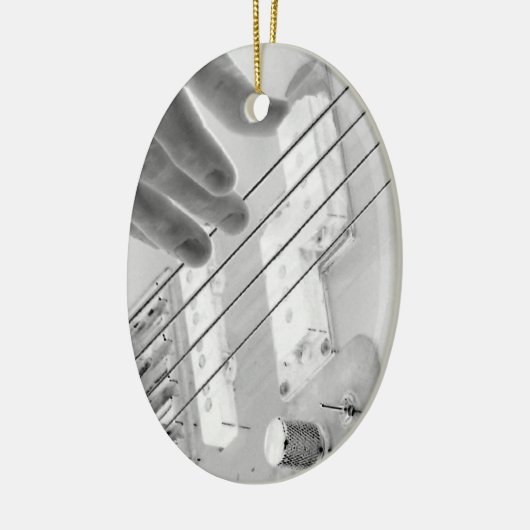 Bass-Spieler, Baß und Hand, negatives Bild Keramikornament (Links)