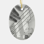 Bass-Spieler, Baß und Hand, negatives Bild Keramikornament (Hinten)
