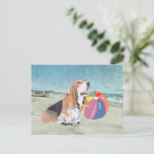 Basset Hound am Strand Postkarte (Stehend Vorderseite)