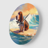 Basset Hound Beach Surfen Malerei Große Wanduhr (Winkel)