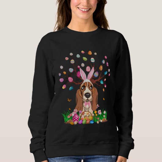 Basset Hound Dog With Bunny Ears Easter Egg Tree E Sweatshirt (Vorderseite)