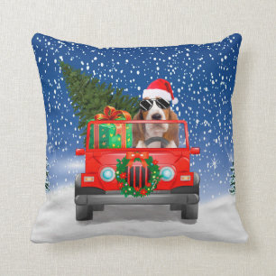 Basset Hound dog with Christmas ohrts Kissen