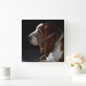 Basset Hound Gewartet, damit Sie auf Zuhause komme Quadratische Wanduhr (Zuhause)